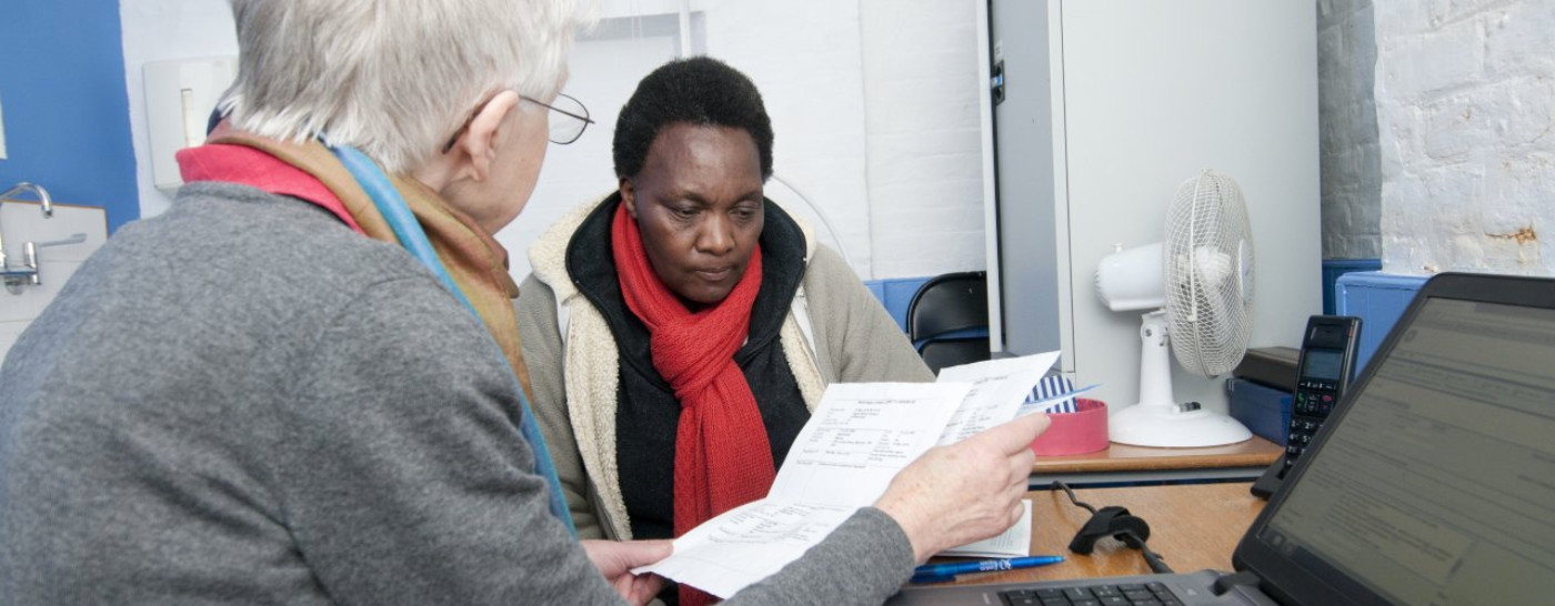 doctor-with-patient-in-clinic