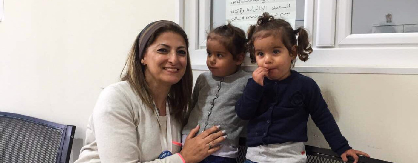 doctors-of-the-world-with-refugee-children